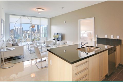 Condo in Miami, Florida, 2 bedrooms  № 2038751 - photo 2