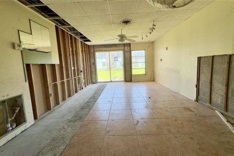 Condo in Port Charlotte, Florida, 2 bedrooms № 2156896 - photo 5