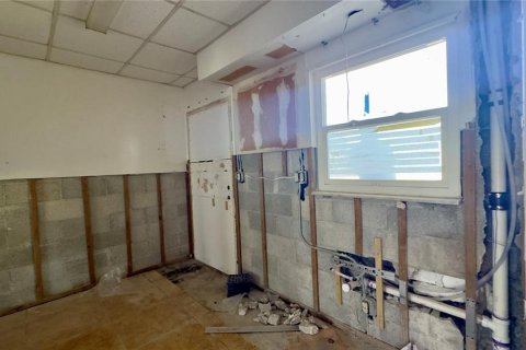 Condo in Port Charlotte, Florida, 2 bedrooms № 2156896 - photo 9