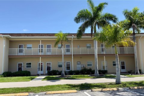 Condo in Port Charlotte, Florida, 2 bedrooms № 2156896