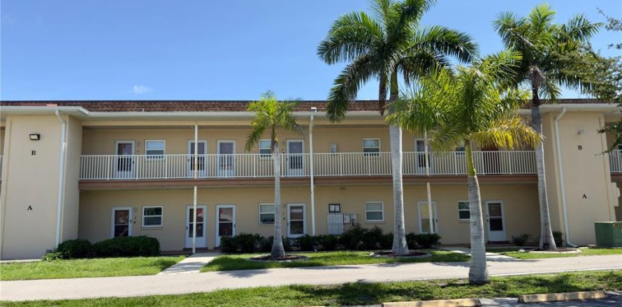 Condo in Port Charlotte, Florida, 2 bedrooms № 2156896