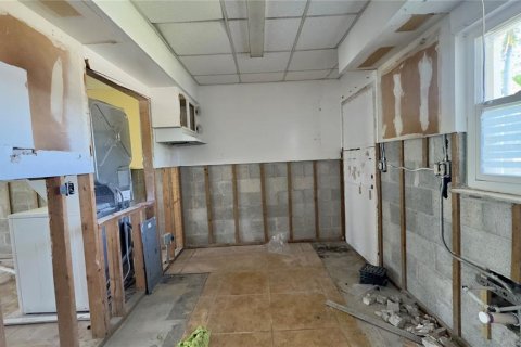 Condo in Port Charlotte, Florida, 2 bedrooms № 2156896 - photo 4