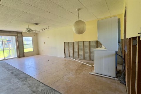 Condo in Port Charlotte, Florida, 2 bedrooms № 2156896 - photo 6