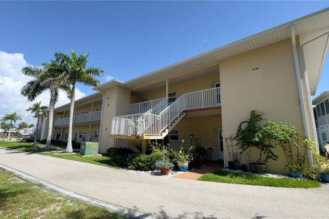 Condo in Port Charlotte, Florida, 2 bedrooms № 2156896 - photo 3