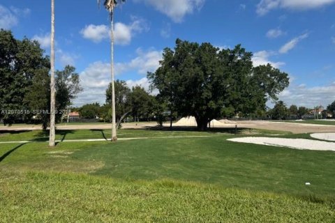 Villa ou maison à louer à Homestead, Floride: 3 chambres, 215.44 m2 № 2300208 - photo 16
