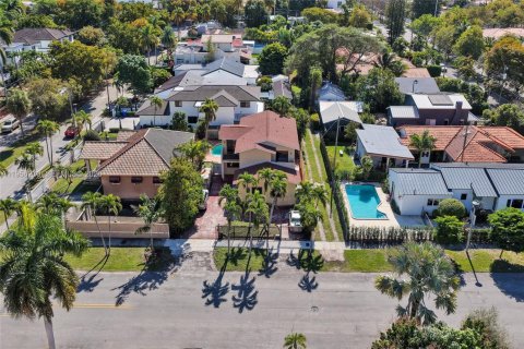 House in Miami, Florida 4 bedrooms, 233 sq.m. № 2011915