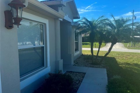 Casa en venta en North Port, Florida, 3 dormitorios, 152.36 m2 № 1903930 - foto 4