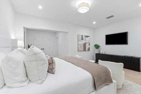 Villa ou maison à vendre à Miami, Floride: 4 chambres, 251.39 m2 № 2005246 - photo 11