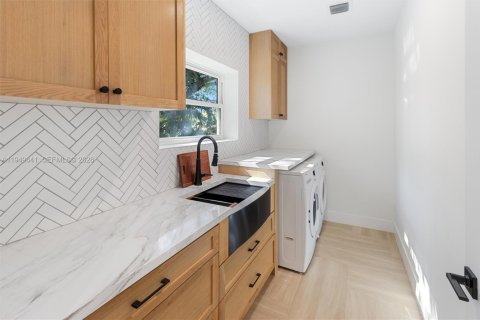 Villa ou maison à vendre à Miami, Floride: 4 chambres, 251.39 m2 № 2005246 - photo 14