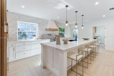 Villa ou maison à vendre à Miami, Floride: 4 chambres, 251.39 m2 № 2005246 - photo 6