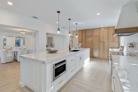 Villa ou maison à vendre à Miami, Floride: 4 chambres, 251.39 m2 № 2005246 - photo 5