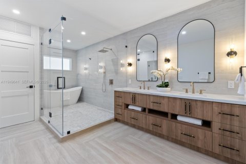 Villa ou maison à vendre à Miami, Floride: 4 chambres, 251.39 m2 № 2005246 - photo 13