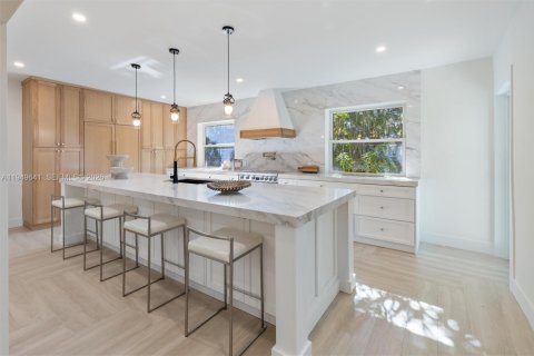 Villa ou maison à vendre à Miami, Floride: 4 chambres, 251.39 m2 № 2005246 - photo 4