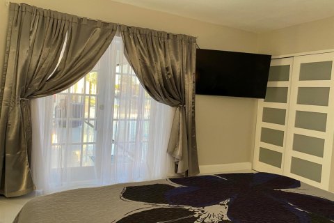 Casa en alquiler en Plantation, Florida, 4 dormitorios, 223.8 m2 № 2245884 - foto 12