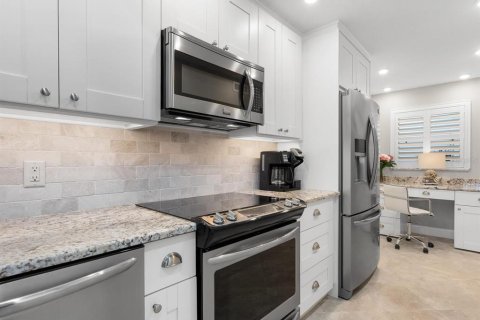 Condo in Sarasota, Florida, 2 bedrooms  № 1821361 - photo 9