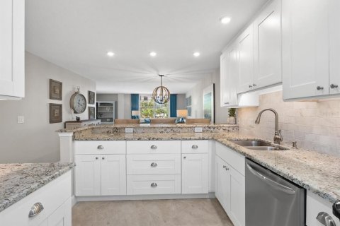 Condo in Sarasota, Florida, 2 bedrooms  № 1821361 - photo 8