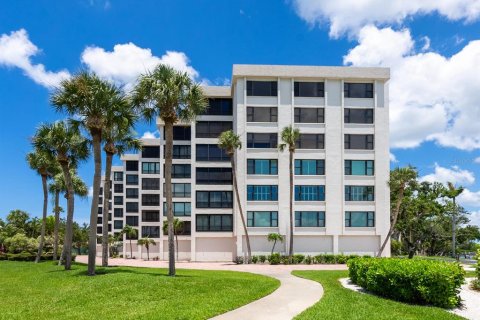 Condo in Sarasota, Florida, 2 bedrooms  № 1821361 - photo 2