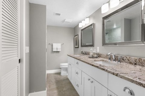 Condo in Sarasota, Florida, 2 bedrooms  № 1821361 - photo 20