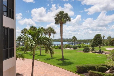 Condo in Sarasota, Florida, 2 bedrooms  № 1821361 - photo 18