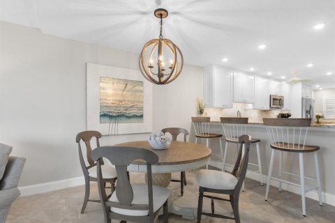 Condo in Sarasota, Florida, 2 bedrooms  № 1821361 - photo 13