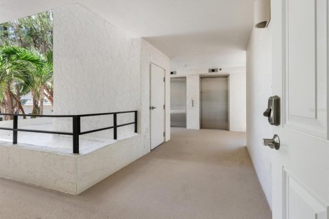 Condo in Sarasota, Florida, 2 bedrooms  № 1821361 - photo 27
