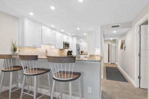 Condo in Sarasota, Florida, 2 bedrooms  № 1821361 - photo 12