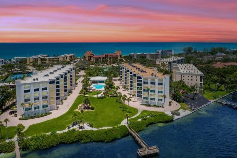 Condo in Sarasota, Florida, 2 bedrooms  № 1821361 - photo 1