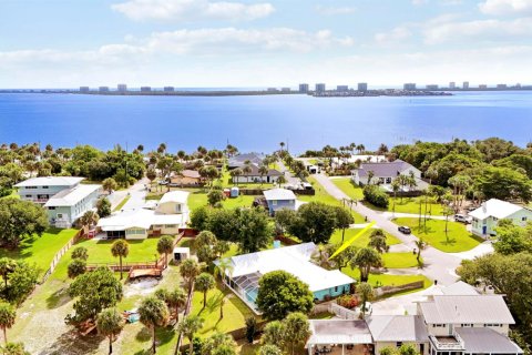 Villa ou maison à Jensen Beach, Floride 3 chambres, 212.84 m2 № 2173327