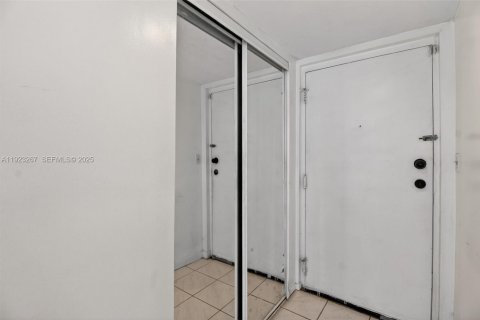 Copropriété à louer à Miami, Floride: 2 chambres, 78.04 m2 № 1976617 - photo 20