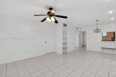 Copropriété à louer à Miami, Floride: 2 chambres, 78.04 m2 № 1976617 - photo 6