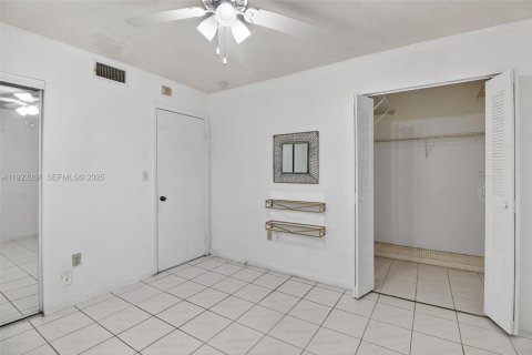 Copropriété à louer à Miami, Floride: 2 chambres, 78.04 m2 № 1976617 - photo 17