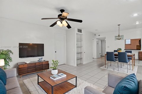 Copropriété à louer à Miami, Floride: 2 chambres, 78.04 m2 № 1976617 - photo 3