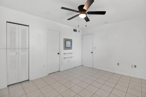 Copropriété à louer à Miami, Floride: 2 chambres, 78.04 m2 № 1976617 - photo 11