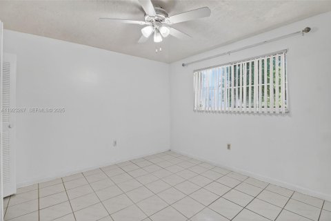 Copropriété à louer à Miami, Floride: 2 chambres, 78.04 m2 № 1976617 - photo 18