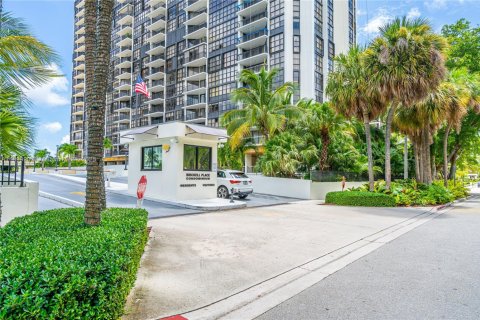 Copropriété à louer à Miami, Floride: 3 chambres, 306.58 m2 № 1964189 - photo 1
