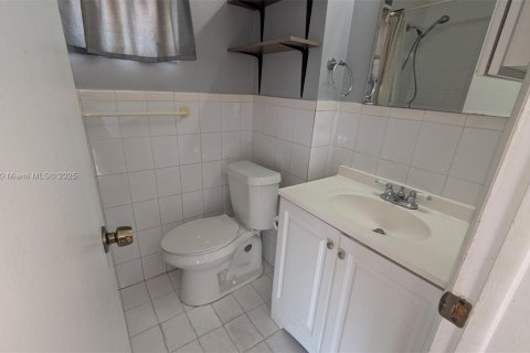 Touwnhouse à louer à Miami, Floride: 3 chambres, 114.18 m2 № 1943636 - photo 11