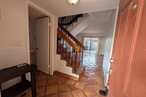 Touwnhouse à louer à Miami, Floride: 3 chambres, 114.18 m2 № 1943636 - photo 2