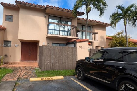 Touwnhouse à louer à Miami, Floride: 3 chambres, 114.18 m2 № 1943636 - photo 1