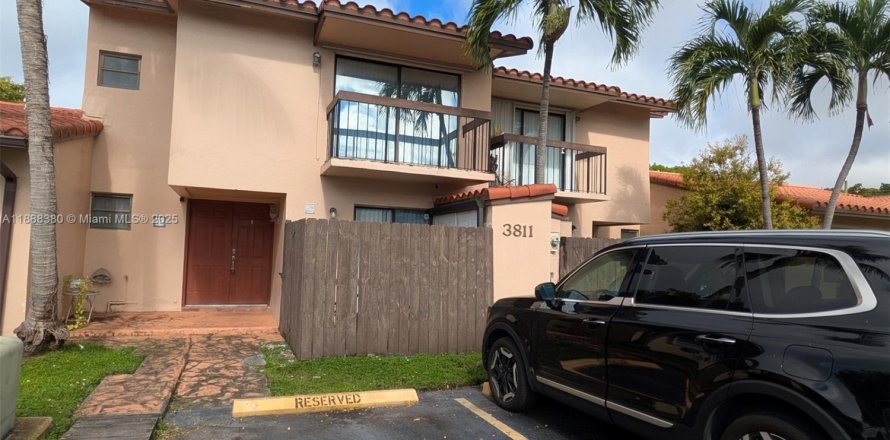 Touwnhouse à Miami, Floride 3 chambres, 114.18 m2 № 1943636