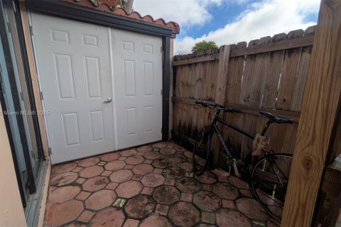 Touwnhouse à louer à Miami, Floride: 3 chambres, 114.18 m2 № 1943636 - photo 8