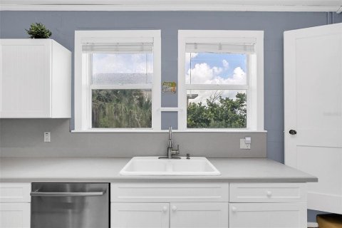 Villa ou maison à vendre à New Smyrna Beach, Floride: 4 chambres, 181.35 m2 № 1801823 - photo 12