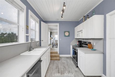 Villa ou maison à vendre à New Smyrna Beach, Floride: 4 chambres, 181.35 m2 № 1801823 - photo 9