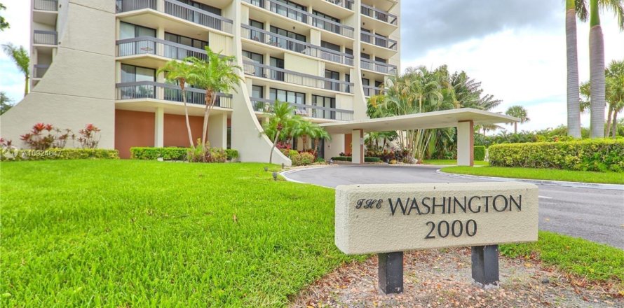 Condominio en West Palm Beach, Florida, 2 dormitorios № 1171236