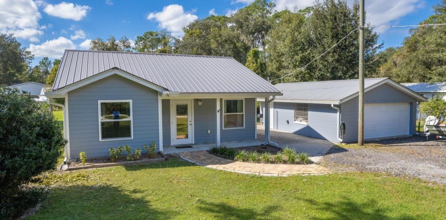 House in Crescent City, Florida 2 bedrooms, 76.92 sq.m. № 818006