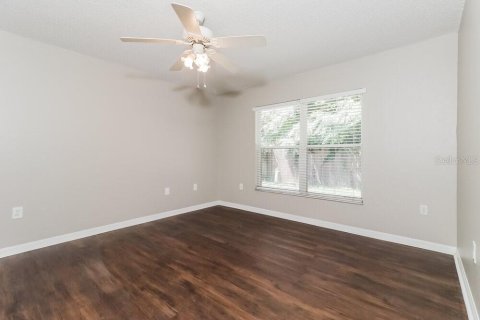 House in New Port Richey, Florida 3 bedrooms, 116.69 sq.m. № 2379606 - photo 9