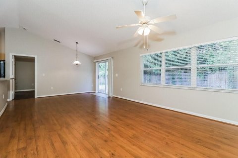 House in New Port Richey, Florida 3 bedrooms, 116.69 sq.m. № 2379606 - photo 4
