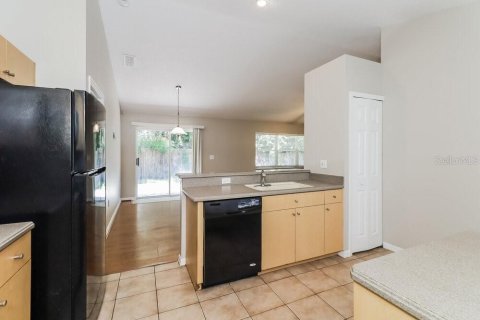 House in New Port Richey, Florida 3 bedrooms, 116.69 sq.m. № 2379606 - photo 6