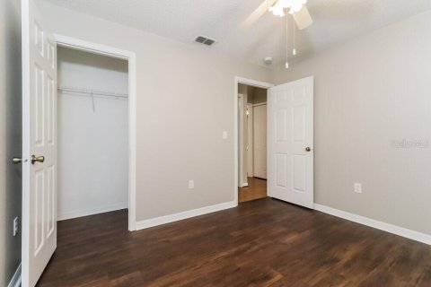 House in New Port Richey, Florida 3 bedrooms, 116.69 sq.m. № 2379606 - photo 14