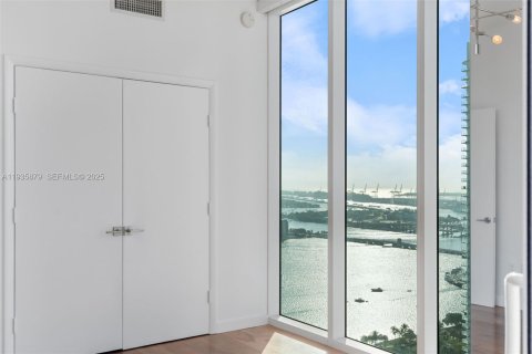 Condo in Miami, Florida, 3 bedrooms  № 1994067 - photo 23