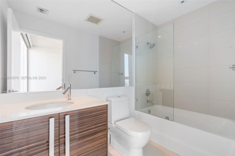Condo in Miami, Florida, 3 bedrooms  № 1994067 - photo 21